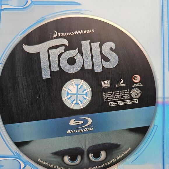 Trolls (Blu-ray, 2016) - Picture 3 of 3